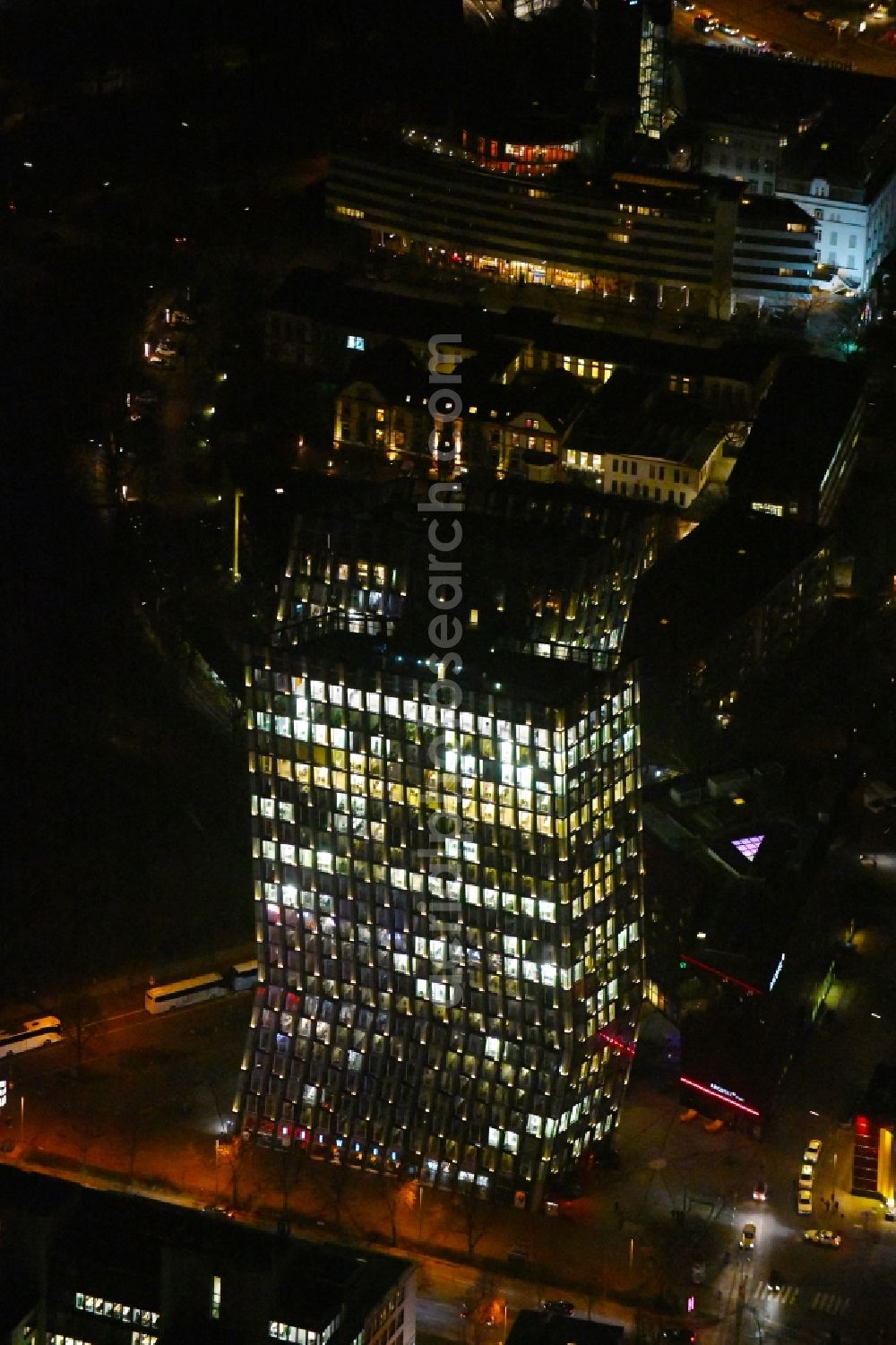 Hamburg at night from the bird perspective: Night lighting high-rise ensemble of Tanzende Tuerme on corner Reeperbahn - Zirkusweg in the district Sankt Pauli in Hamburg, Germany