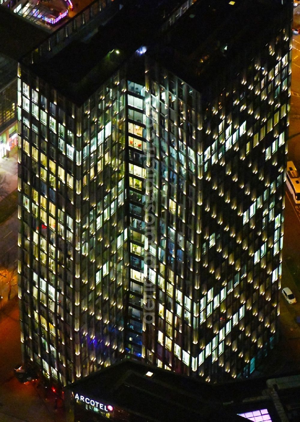 Hamburg at night from the bird perspective: Night lighting high-rise ensemble of Tanzende Tuerme on corner Reeperbahn - Zirkusweg in the district Sankt Pauli in Hamburg, Germany