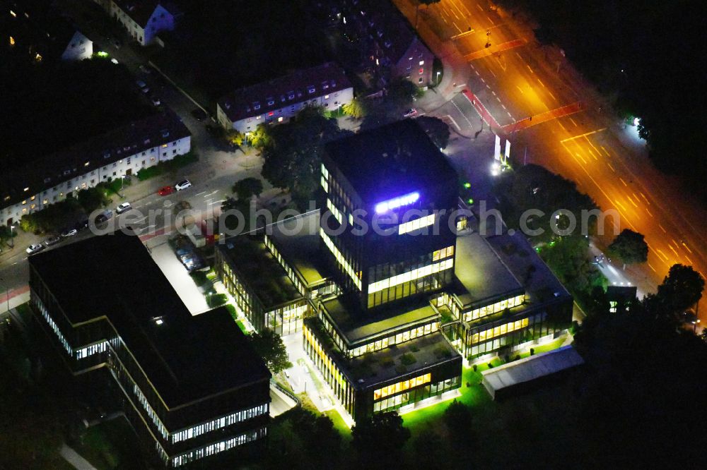 Aerial photograph at night Münster - Night lighting high-rise skyscraper building and bank administration of the financial services company on street Sentmaringer Weg in the district Geist in Muenster in the state North Rhine-Westphalia, Germany