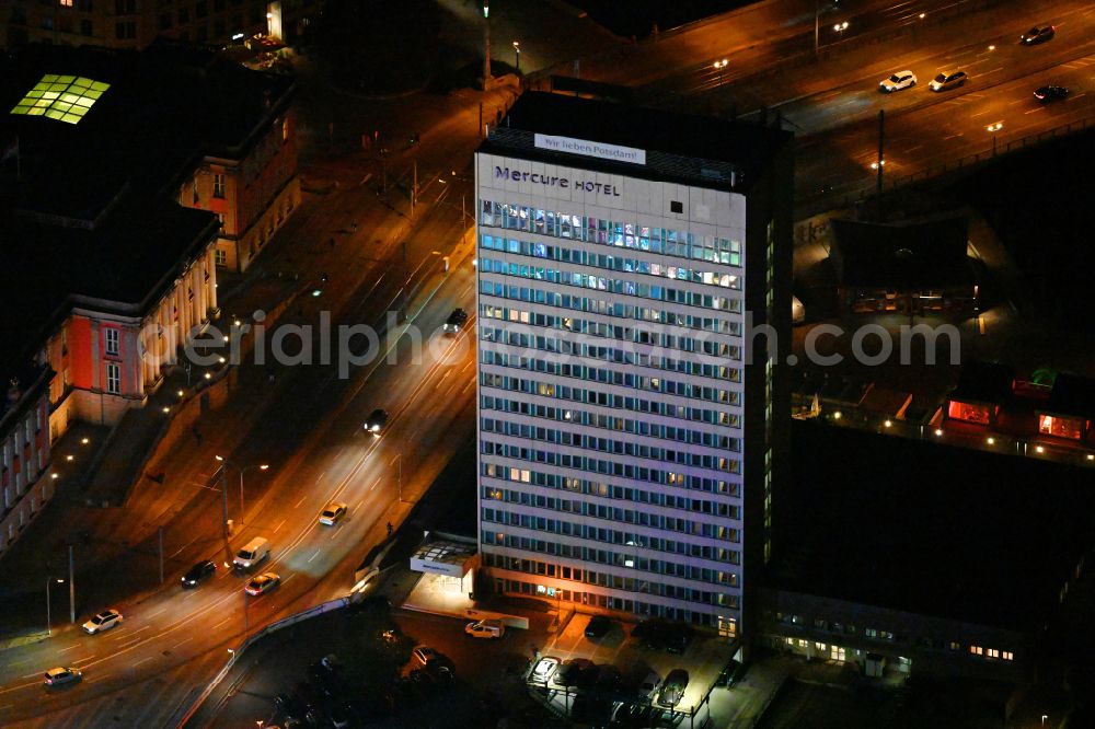 Potsdam at night from the bird perspective: Night lighting high-rise building of the hotel complex Mercure Hotel Potsdam City on street Lange Bruecke in Potsdam in the state Brandenburg, Germany