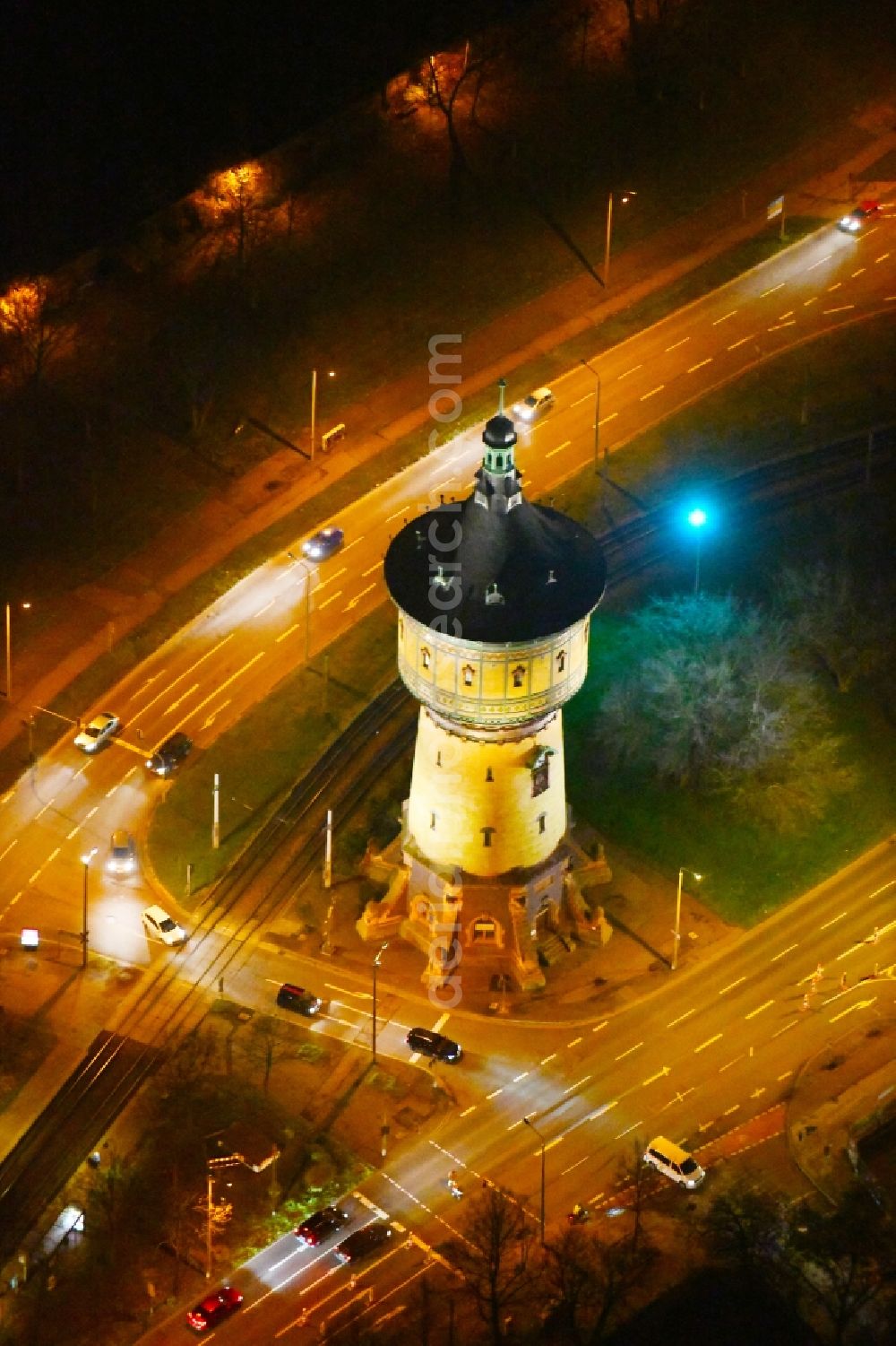 Halle (Saale) at night from the bird perspective: Night lighting Building of industrial monument water tower North in Halle (Saale) in the state Saxony-Anhalt, Germany