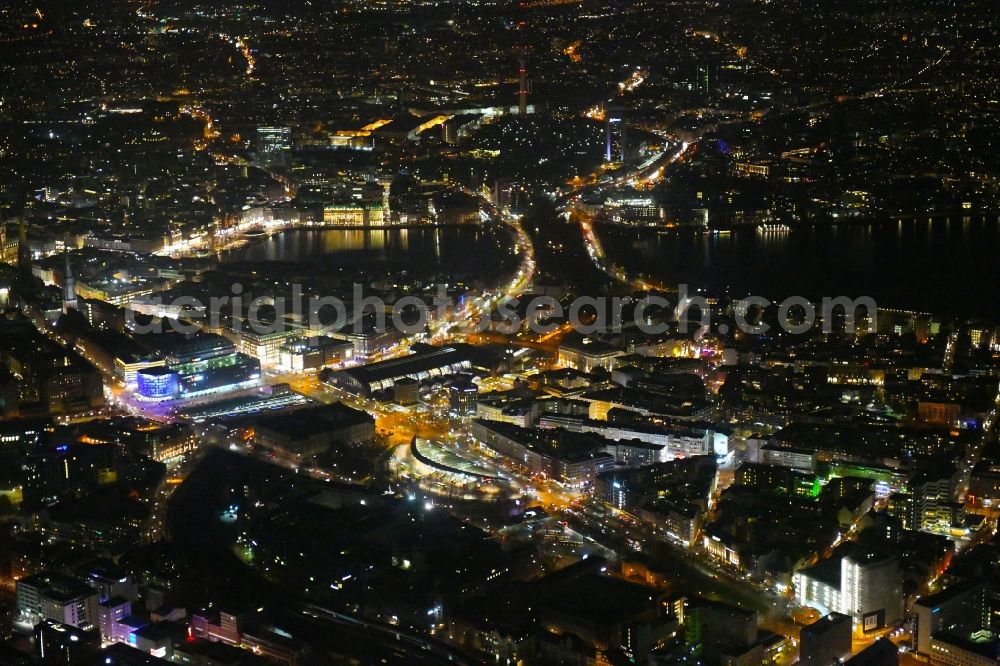 Aerial photograph at night Hamburg - Night lighting down town area on Binnenalster and lake Aussenalster in the district Sankt Georg in Hamburg, Germany