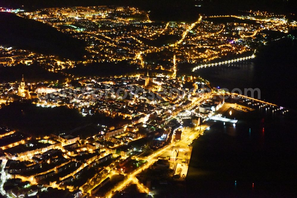 Stralsund at night from the bird perspective: Night lighting The city center in the downtown area in Stralsund in the state Mecklenburg - Western Pomerania, Germany