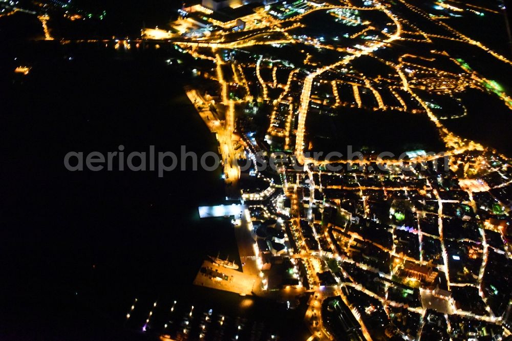 Stralsund at night from the bird perspective: Night lighting The city center in the downtown area in Stralsund in the state Mecklenburg - Western Pomerania, Germany