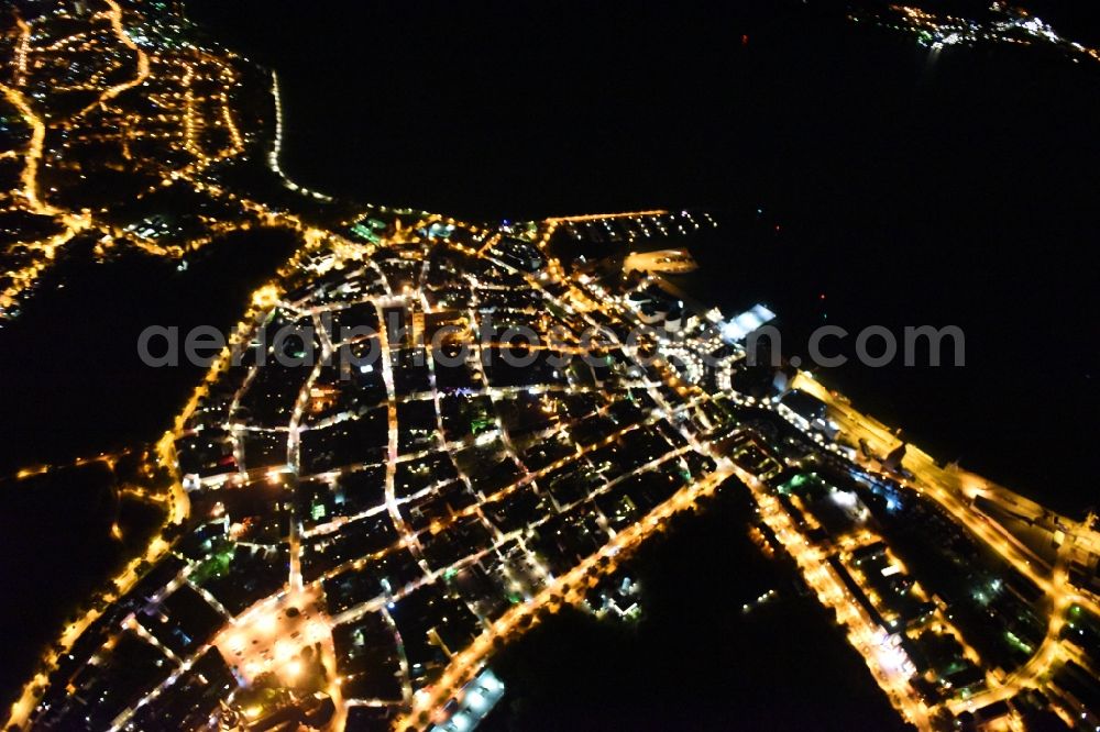 Stralsund at night from the bird perspective: Night lighting The city center in the downtown area in Stralsund in the state Mecklenburg - Western Pomerania, Germany