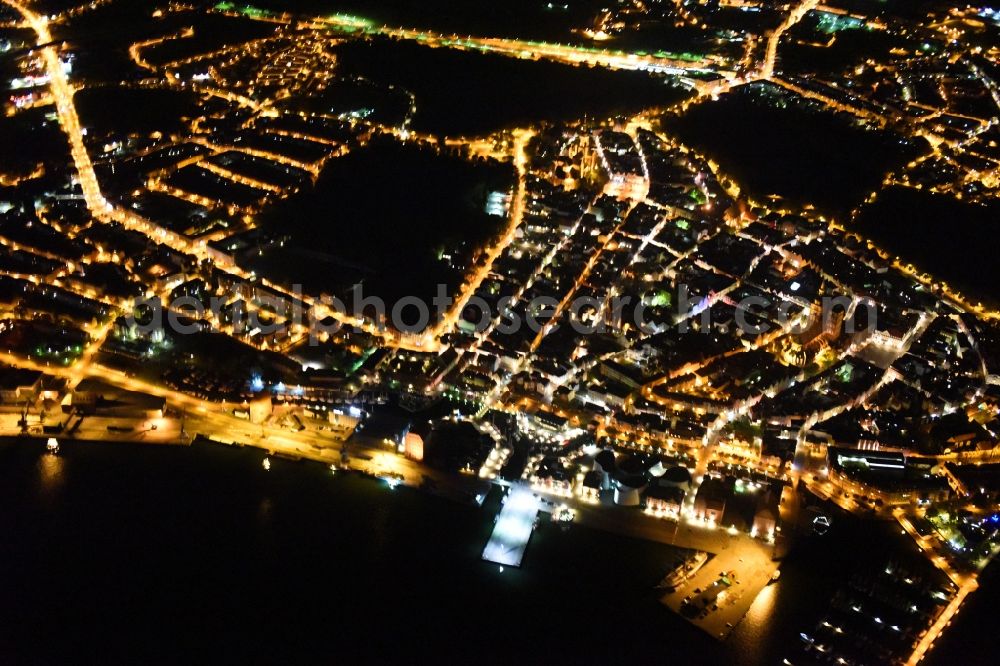 Stralsund at night from the bird perspective: Night lighting The city center in the downtown area in Stralsund in the state Mecklenburg - Western Pomerania, Germany