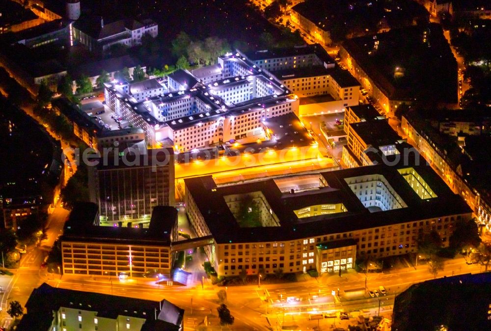 Essen at night from above - Night lighting judiciary in Essen at Ruhrgebiet in the state North Rhine-Westphalia