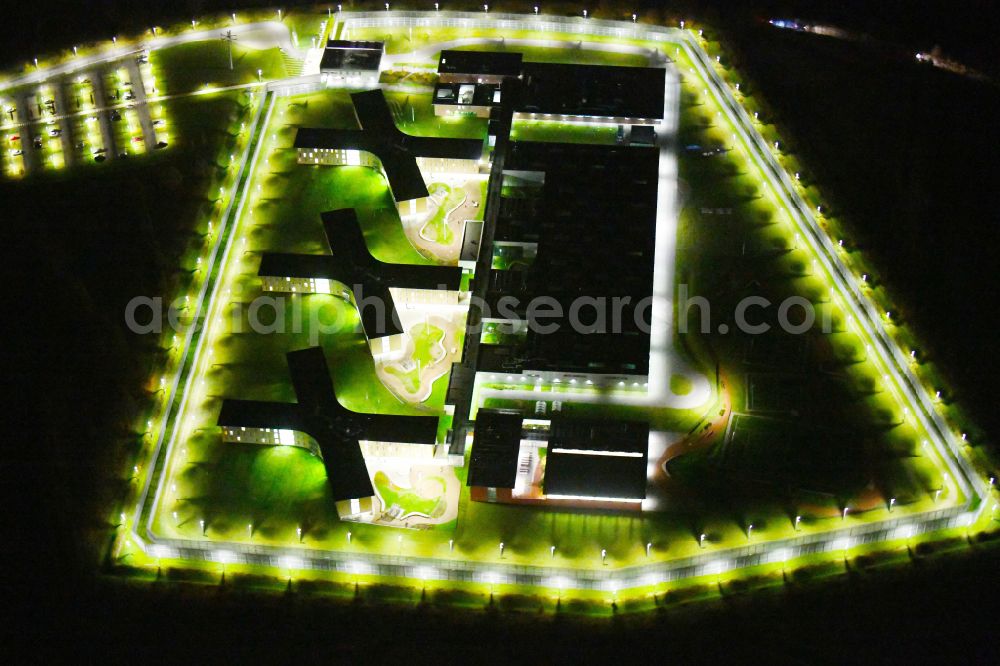 Aerial image at night Großbeeren - Night lighting prison Heidering Grossbeeren in Teltow-Flaming in Brandenburg