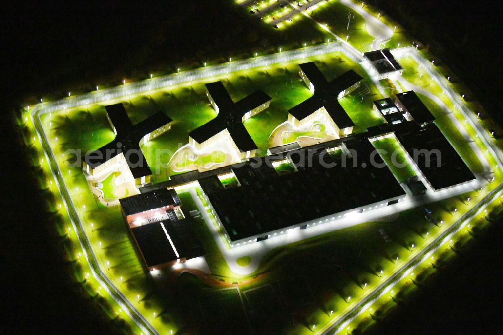 Aerial image at night Großbeeren - Night lighting prison Heidering Grossbeeren in Teltow-Flaming in Brandenburg