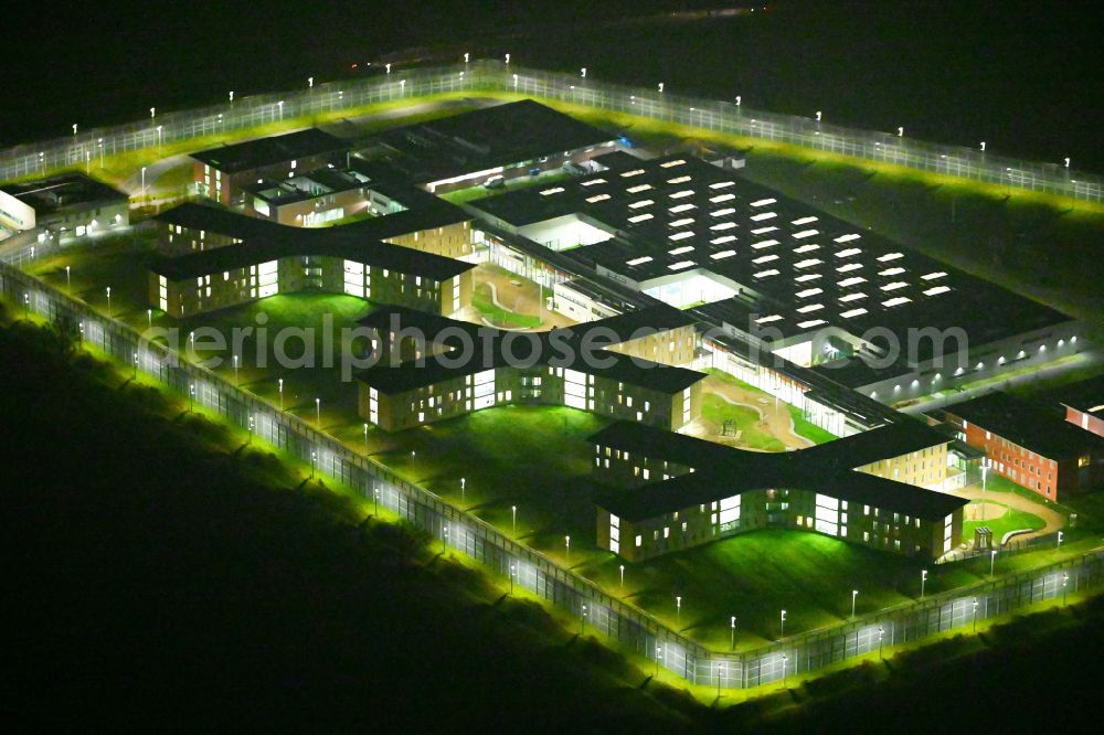 Aerial image at night Großbeeren - Night lighting prison Heidering Grossbeeren in Teltow-Flaming in Brandenburg