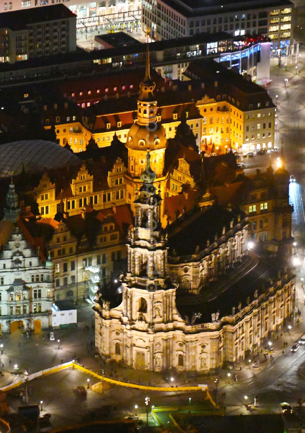 Aerial image at night Dresden - Night lighting church building of the cathedral of Kathedrale Sanctissimae Trinitatis -Dresdner Hofkirche on street Schlossstrasse in the district Altstadt in Dresden in the state Saxony, Germany