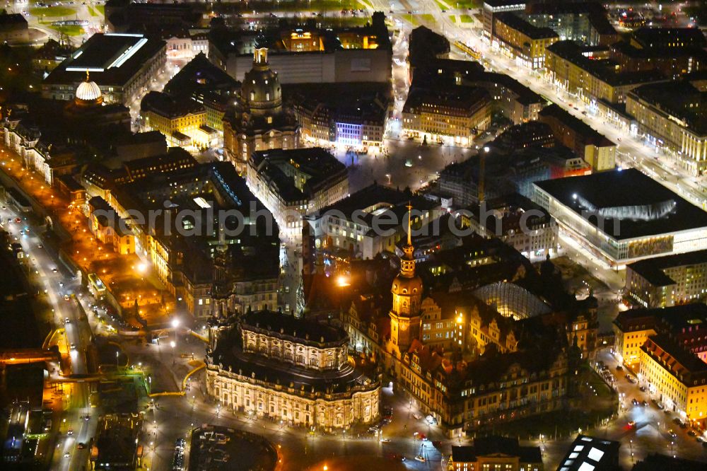 Dresden at night from the bird perspective: Night lighting church building of the cathedral of Kathedrale Sanctissimae Trinitatis -Dresdner Hofkirche on street Schlossstrasse in the district Altstadt in Dresden in the state Saxony, Germany