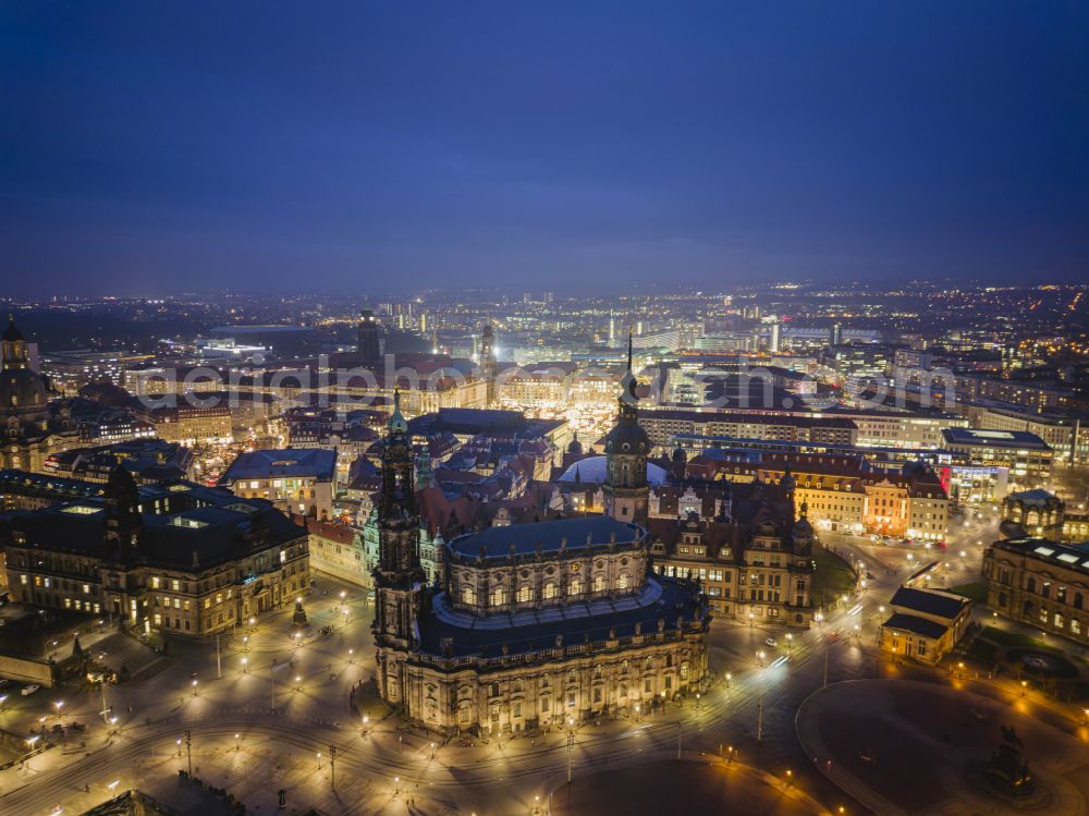 Dresden at night from the bird perspective: Night lighting church building of the cathedral of Kathedrale Sanctissimae Trinitatis -Dresdner Hofkirche on street Schlossstrasse in the district Altstadt in Dresden in the state Saxony, Germany