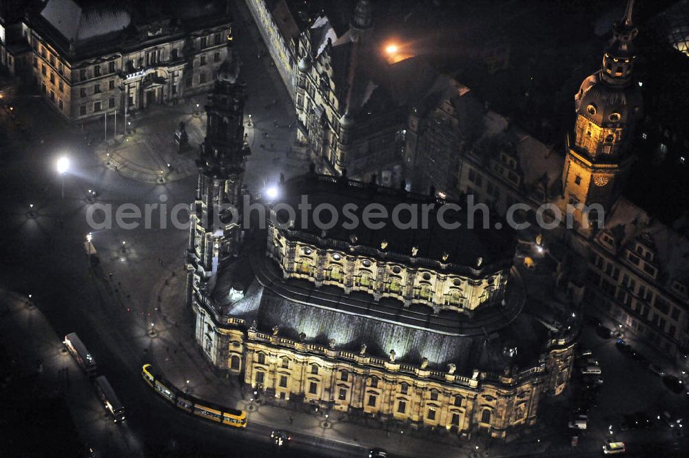 Dresden at night from the bird perspective: Nachtaufnahme der Katholischen Hofkirche (seit 1980 Kathedrale Sanctissimae Trinitatis) in der Altstadt. Die im 2. Weltkrieg zerstörte Kirche wurde bis 1965 wieder aufgebaut. Night Shot of the Catholic Court of the Royal Court of Saxony.