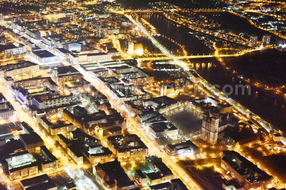 Magdeburg at night from the bird perspective: Night lighting Church building of the cathedral of Dom zu Magdeburg in the district Altstadt in Magdeburg in the state Saxony-Anhalt