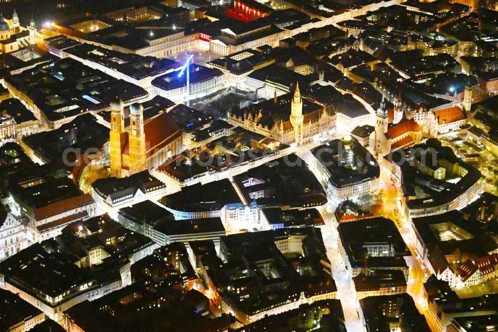 Aerial image at night München - Night lighting church building Frauenkirche - Peterskirche - Heilig Geist in the district Altstadt in Munich in the state Bavaria, Germany