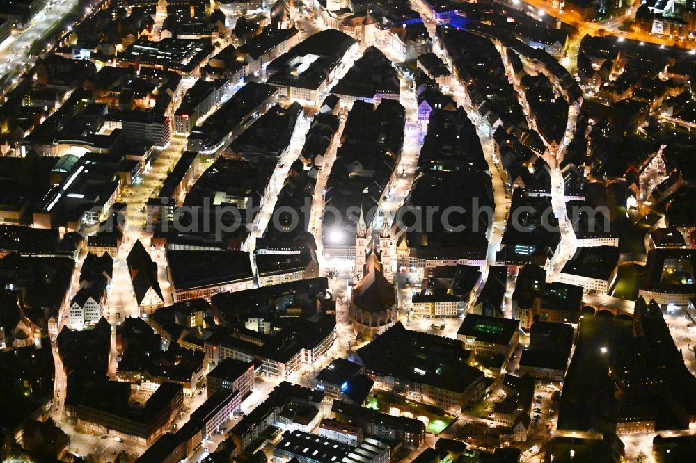 Nürnberg at night from the bird perspective: Night lighting church building in St. Lorenz - Lorenzkirche on Lorenzer Platz Old Town- center of downtown in the district Mitte in Nuremberg in the state Bavaria, Germany