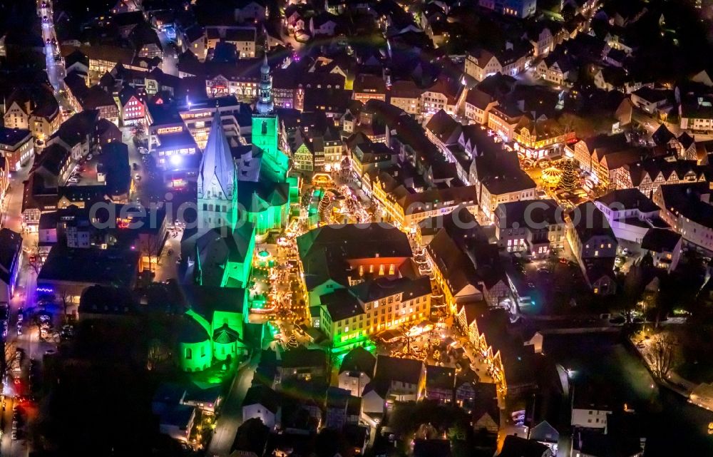 Soest at night from the bird perspective: Night lighting church building in St. Patrokli- Dom and St. Petri (Alde Kerke) Old Town- center of downtown in Soest in the state North Rhine-Westphalia, Germany