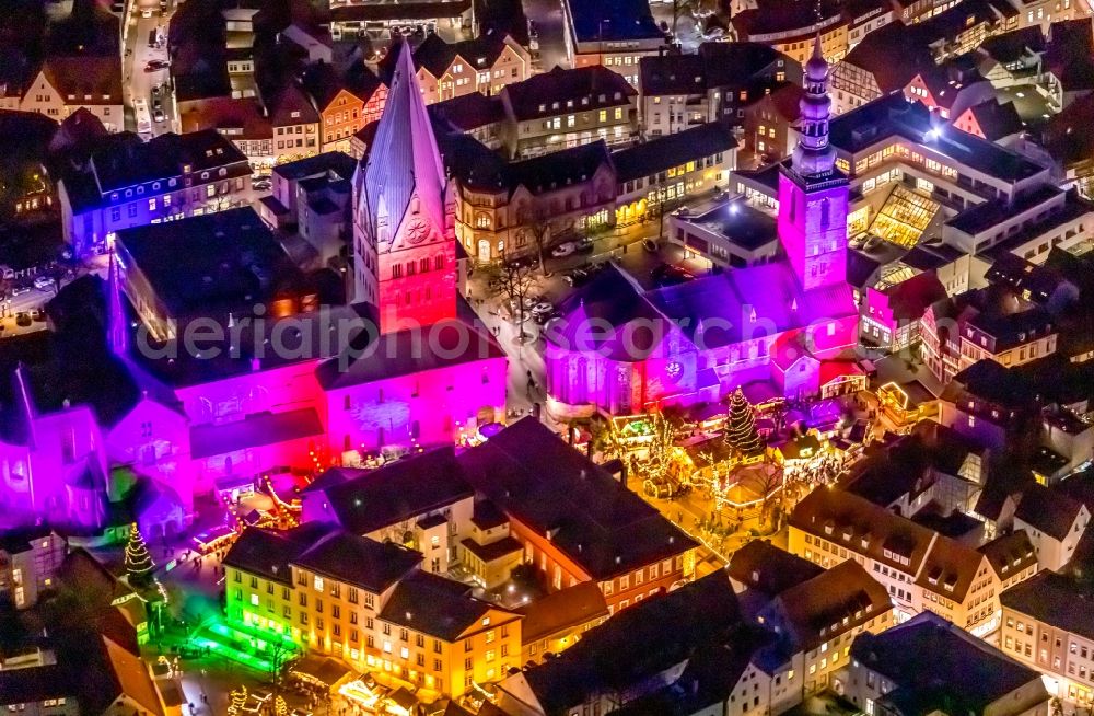 Soest at night from the bird perspective: Night lighting church building in St. Patrokli- Dom and St. Petri (Alde Kerke) Old Town- center of downtown in Soest in the state North Rhine-Westphalia, Germany