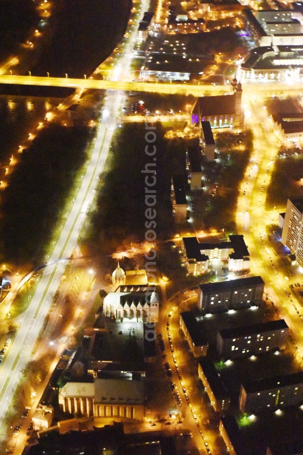 Aerial image at night Magdeburg - Night lighting Church building Petrikirche Magdeburg Neustaedter Strasse and Wallonerkirche on Wallonerberg in the district Altstadt in Magdeburg in the state Saxony-Anhalt