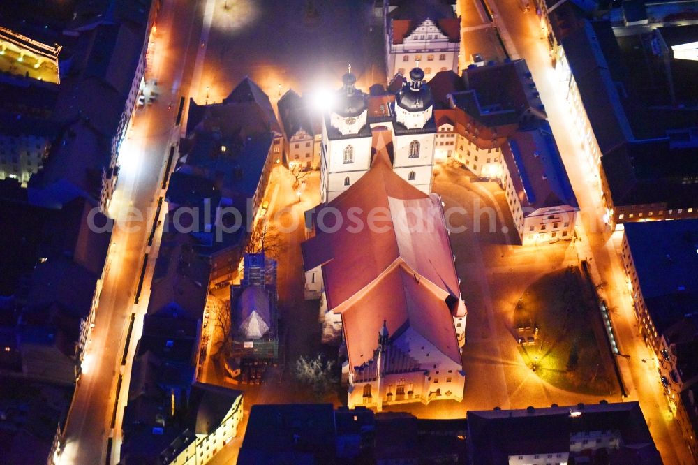 Aerial image at night Lutherstadt Wittenberg - Night lighting Church building Stadtkirche Sankt Marien Flaeming/Sachsen-Anhalt on Kirchplatz in Lutherstadt Wittenberg in the state Saxony-Anhalt