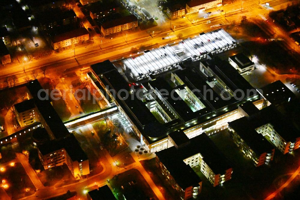 Aerial image at night Erfurt - Night lighting hospital grounds of the Clinic Helios Klinikum Erfurt in the district Andreasvorstadt in Erfurt in the state Thuringia, Germany