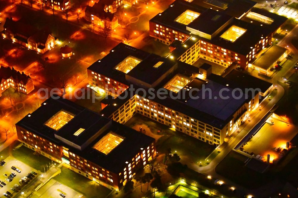 Aerial image at night Berlin - Night lighting hospital grounds of the Clinic Helios Klinikum Berlin-Buch on Schwanebecker Chaussee in the district Buch in Berlin, Germany