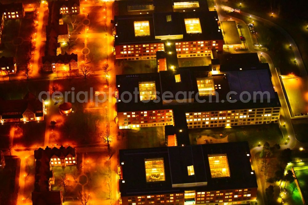 Berlin at night from the bird perspective: Night lighting hospital grounds of the Clinic Helios Klinikum Berlin-Buch on Schwanebecker Chaussee in the district Buch in Berlin, Germany
