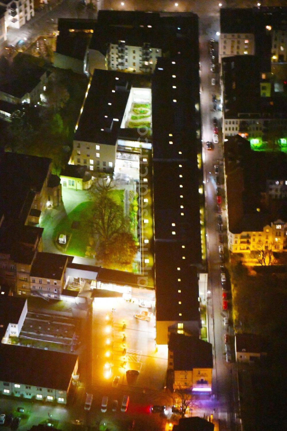 Potsdam at night from above - Night lighting Hospital grounds of the Clinic St. Josefs-Krankenhaus on Zimmerstrasse in the district Westliche Vorstadt in Potsdam in the state Brandenburg, Germany