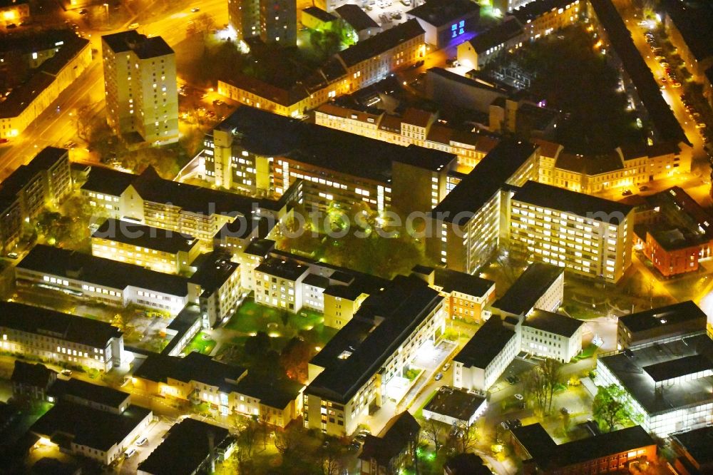 Potsdam at night from above - Night lighting Hospital grounds of the Clinic Klinikum Ernst von Bergmann GmbH on Gutenbergstrasse in the district Innenstadt in Potsdam in the state Brandenburg, Germany