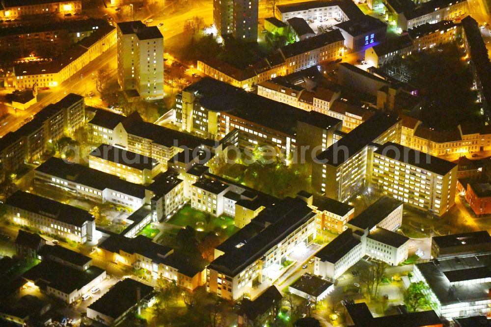 Aerial image at night Potsdam - Night lighting Hospital grounds of the Clinic Klinikum Ernst von Bergmann GmbH on Gutenbergstrasse in the district Innenstadt in Potsdam in the state Brandenburg, Germany