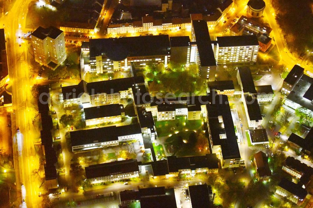 Potsdam at night from above - Night lighting Hospital grounds of the Clinic Klinikum Ernst von Bergmann GmbH on Gutenbergstrasse in the district Innenstadt in Potsdam in the state Brandenburg, Germany