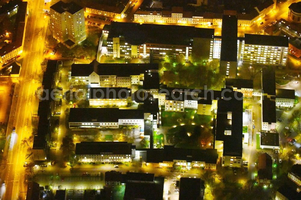 Potsdam at night from the bird perspective: Night lighting Hospital grounds of the Clinic Klinikum Ernst von Bergmann GmbH on Gutenbergstrasse in the district Innenstadt in Potsdam in the state Brandenburg, Germany