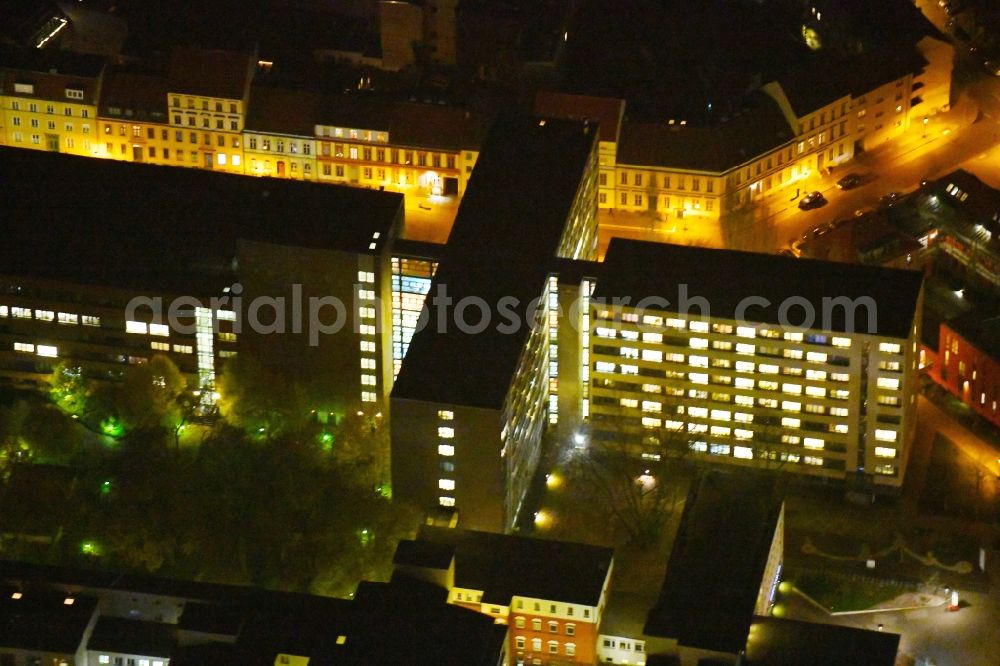 Aerial image at night Potsdam - Night lighting Hospital grounds of the Clinic Klinikum Ernst von Bergmann GmbH on Gutenbergstrasse in the district Innenstadt in Potsdam in the state Brandenburg, Germany