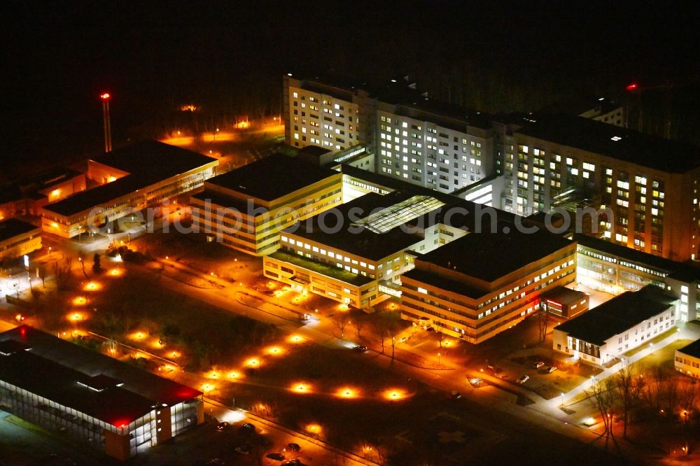 Frankfurt (Oder) at night from above - Night lighting Hospital grounds of the Clinic Klinikum Frankfurt (Oder) on Muellroser Chaussee in the district Markendorf in Frankfurt (Oder) in the state Brandenburg, Germany