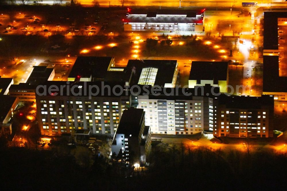 Aerial photograph at night Frankfurt (Oder) - Night lighting Hospital grounds of the Clinic Klinikum Frankfurt (Oder) on Muellroser Chaussee in the district Markendorf in Frankfurt (Oder) in the state Brandenburg, Germany