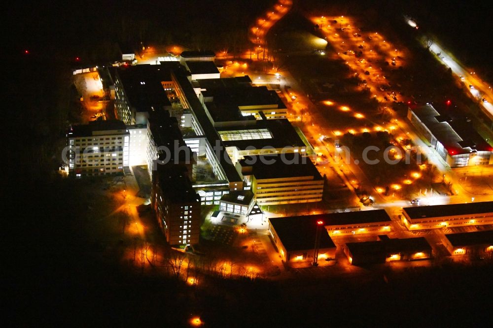 Aerial photograph at night Frankfurt (Oder) - Night lighting Hospital grounds of the Clinic Klinikum Frankfurt (Oder) on Muellroser Chaussee in the district Markendorf in Frankfurt (Oder) in the state Brandenburg, Germany