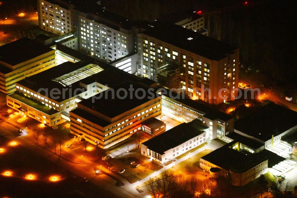 Aerial photograph at night Frankfurt (Oder) - Night lighting Hospital grounds of the Clinic Klinikum Frankfurt (Oder) on Muellroser Chaussee in the district Markendorf in Frankfurt (Oder) in the state Brandenburg, Germany