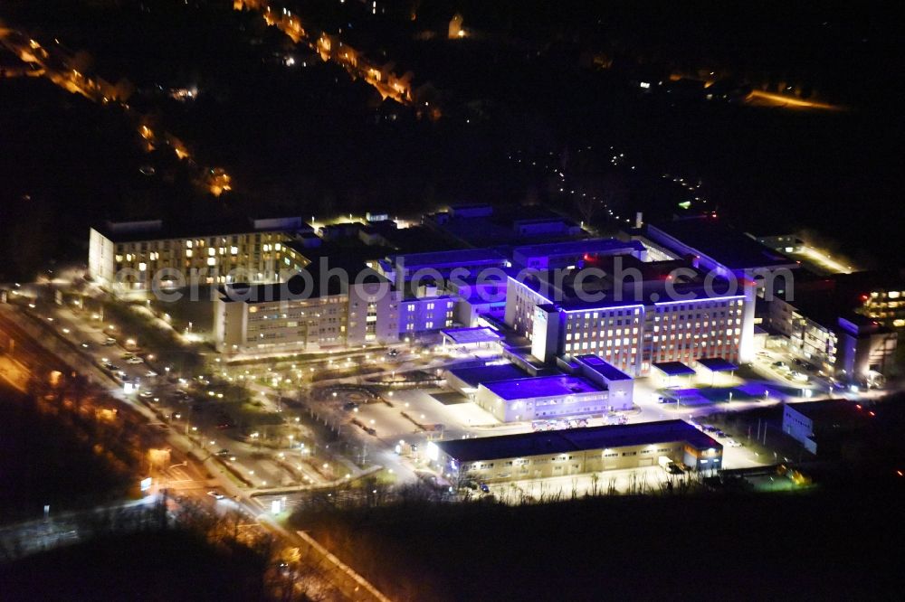 Magdeburg at night from above - Night lighting Hospital grounds of the Clinic Klinikum Magdeburg an der Birkenallee in the district Neu Olvenstedt in Magdeburg in the state Saxony-Anhalt