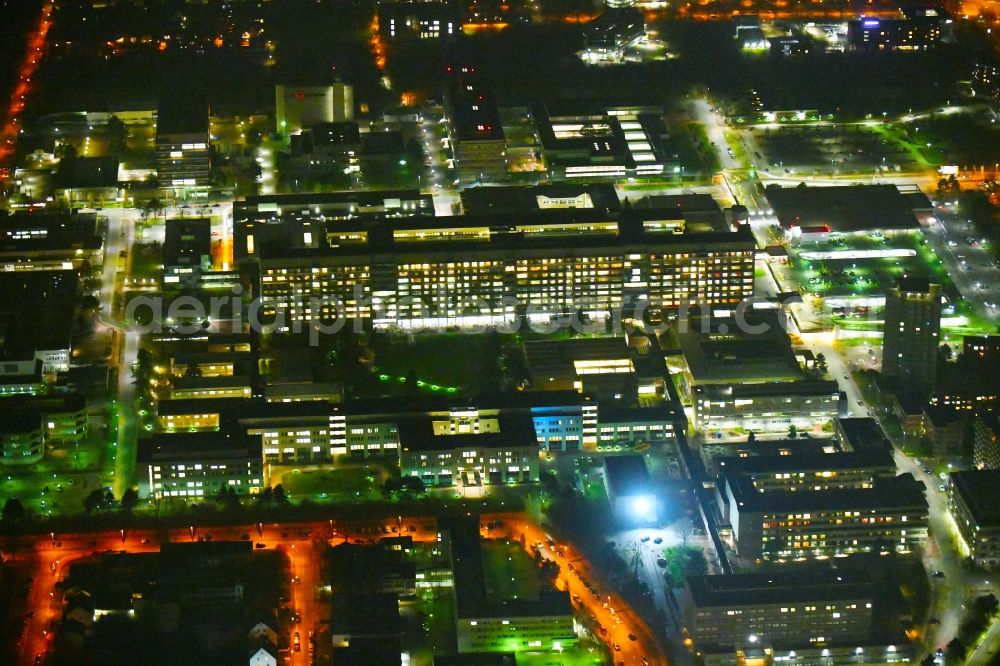 Hannover at night from the bird perspective: Night lighting Hospital grounds of the Clinic of Medizinische Hochschule Hannover (MHH) on Carl-Neuberg-Strasse in Hannover in the state Lower Saxony, Germany