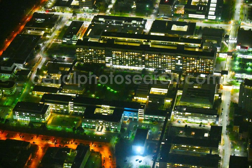 Aerial image at night Hannover - Night lighting Hospital grounds of the Clinic of Medizinische Hochschule Hannover (MHH) on Carl-Neuberg-Strasse in Hannover in the state Lower Saxony, Germany