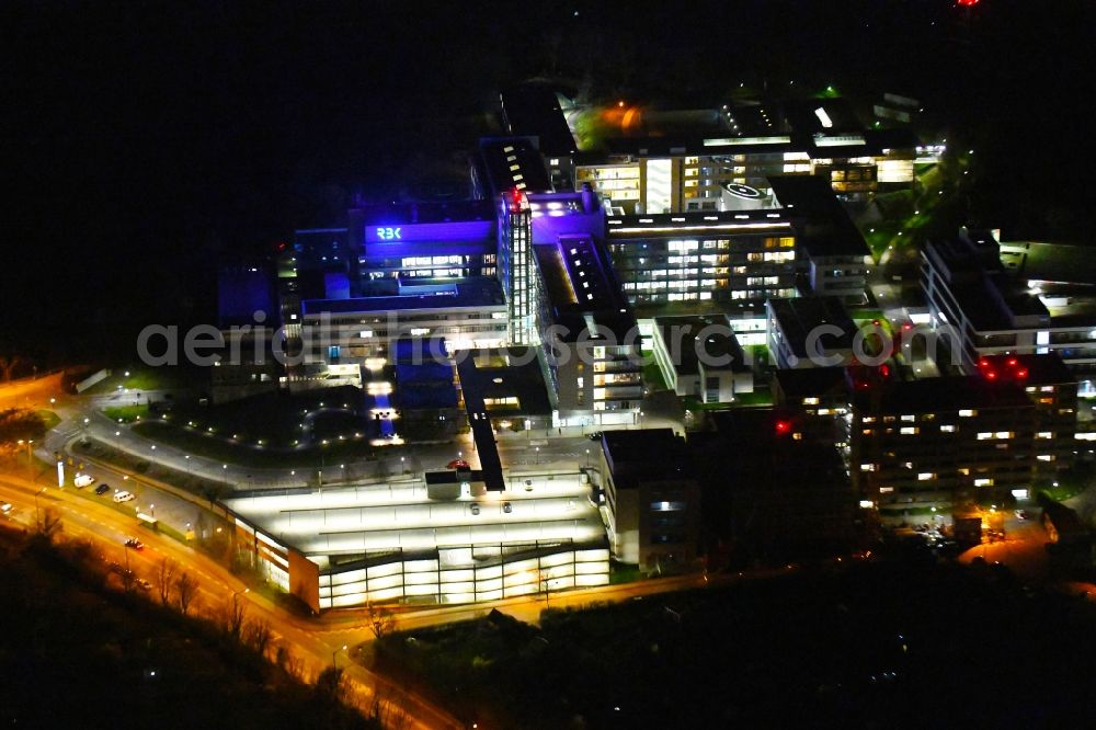 Stuttgart at night from the bird perspective: Night lighting hospital grounds of the Clinic Robert-Bosch-Krankenhaus in the district Bad Cannstatt in Stuttgart in the state Baden-Wurttemberg, Germany