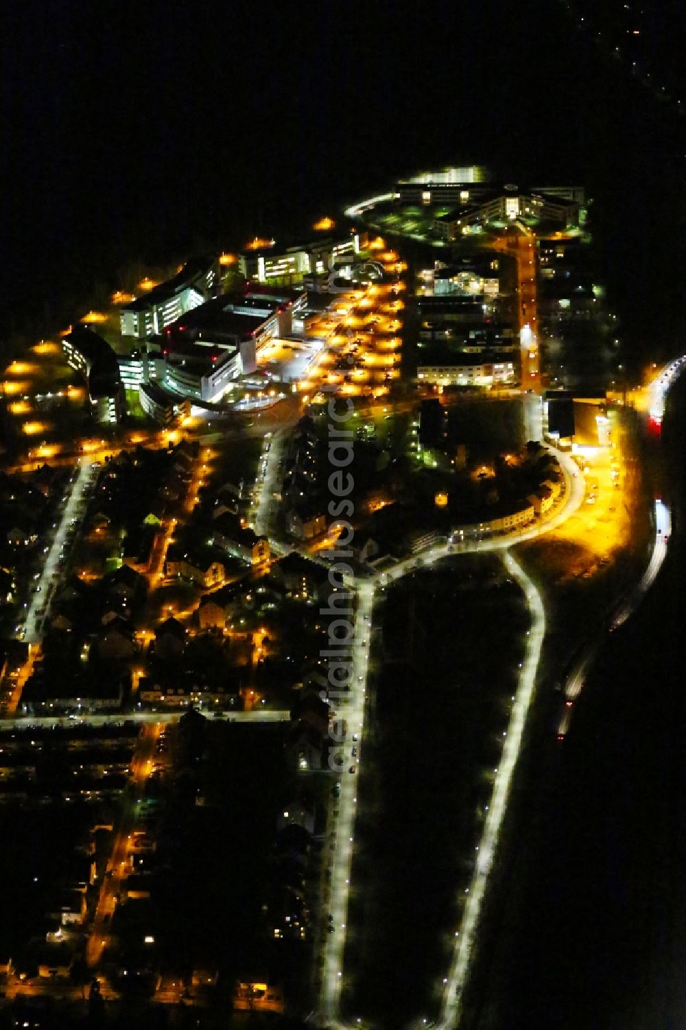 Weimar at night from above - Night lighting Hospital grounds of the Clinic Sophien-und Hufeland Klinikum on Henry-van-de-Velde-Strasse in Weimar in the state Thuringia, Germany