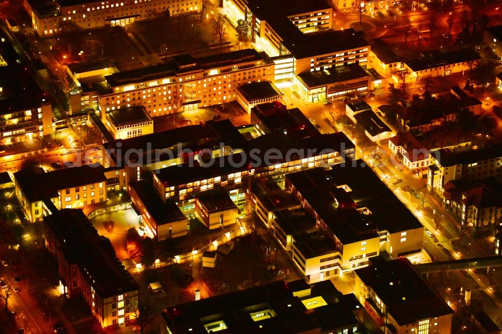 Aerial image at night Dresden - Night lighting night lighting hospital grounds of the Clinic Universitaetsklinikum Carl Gustav Carus in the district Johannstadt in Dresden in the state Saxony, Germany