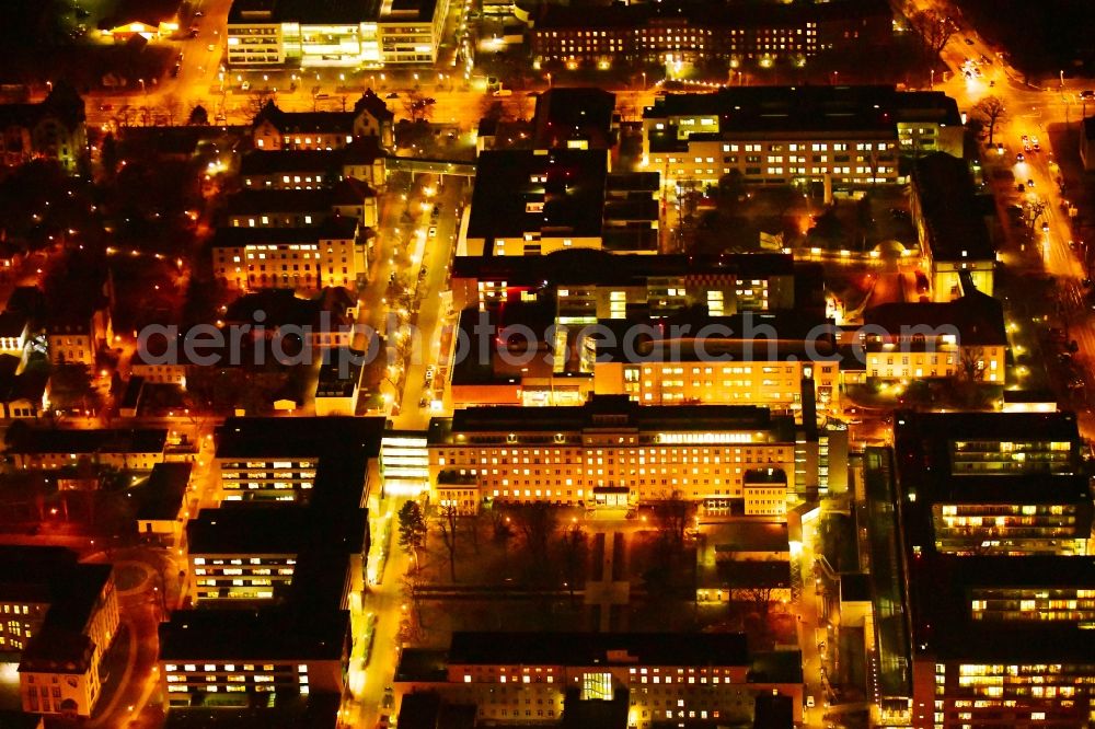 Aerial photograph at night Dresden - Night lighting night lighting hospital grounds of the Clinic Universitaetsklinikum Carl Gustav Carus in the district Johannstadt in Dresden in the state Saxony, Germany