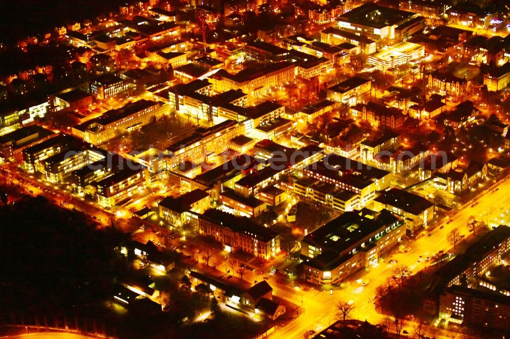 Aerial photograph at night Dresden - Night lighting night lighting hospital grounds of the Clinic Universitaetsklinikum Carl Gustav Carus in the district Johannstadt in Dresden in the state Saxony, Germany