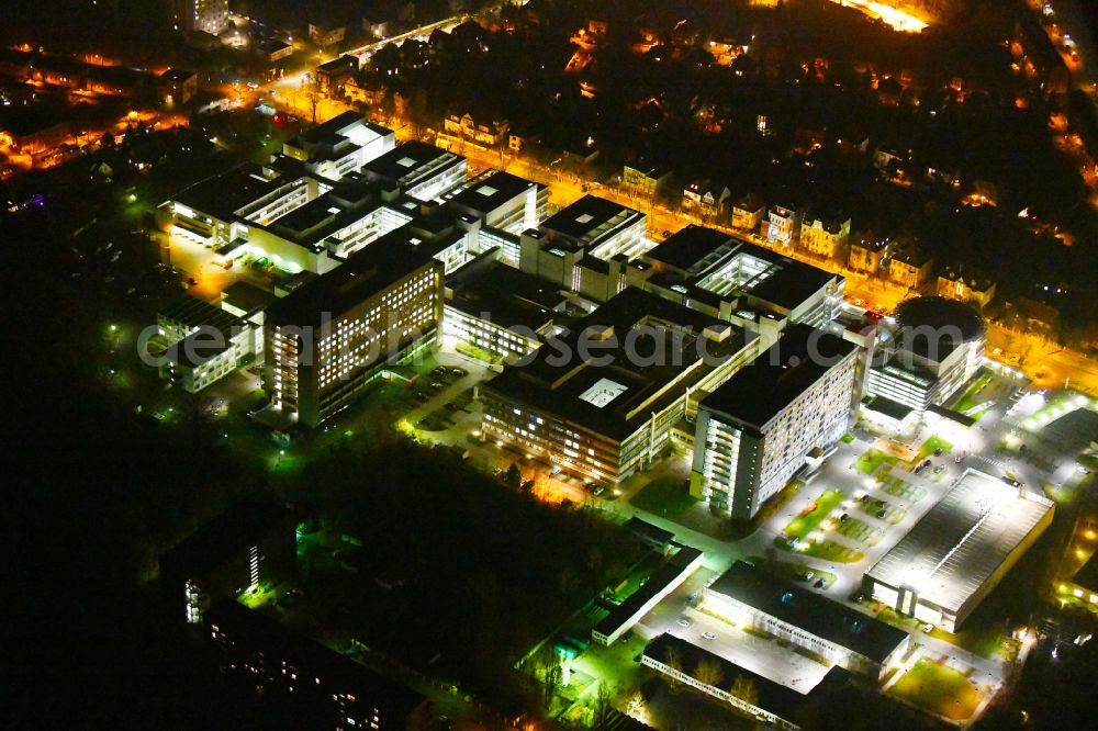 Aerial photograph at night Halle (Saale) - Night lighting hospital grounds and university clinic in Halle (Saale) in the state Saxony-Anhalt, Germany