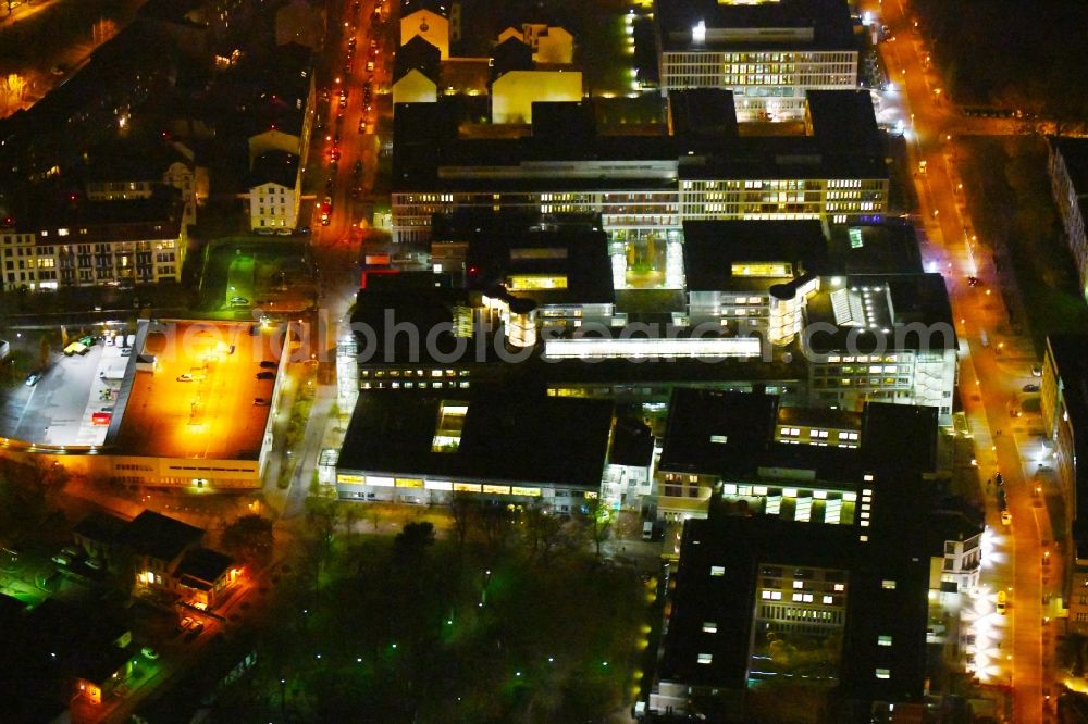 Leipzig at night from the bird perspective: Night lighting Hospital grounds of the Clinic Universitaetsklinikum Leipzig on Liebigstrasse in the district Mitte in Leipzig in the state Saxony, Germany