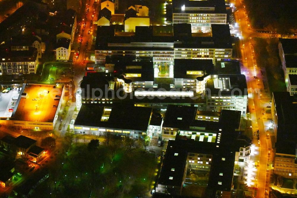 Aerial photograph at night Leipzig - Night lighting Hospital grounds of the Clinic Universitaetsklinikum Leipzig on Liebigstrasse in the district Mitte in Leipzig in the state Saxony, Germany