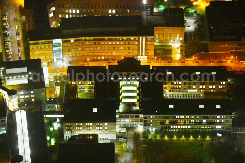 Aerial photograph at night Leipzig - Night lighting Hospital grounds of the Clinic Universitaetsklinikum Leipzig on Liebigstrasse in the district Mitte in Leipzig in the state Saxony, Germany